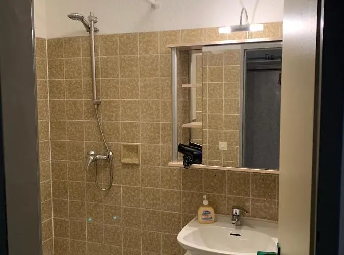 Ruhige Sonnige Mit Rooftopterrasse Nahe Universitaet Apartamento Gerbrunn